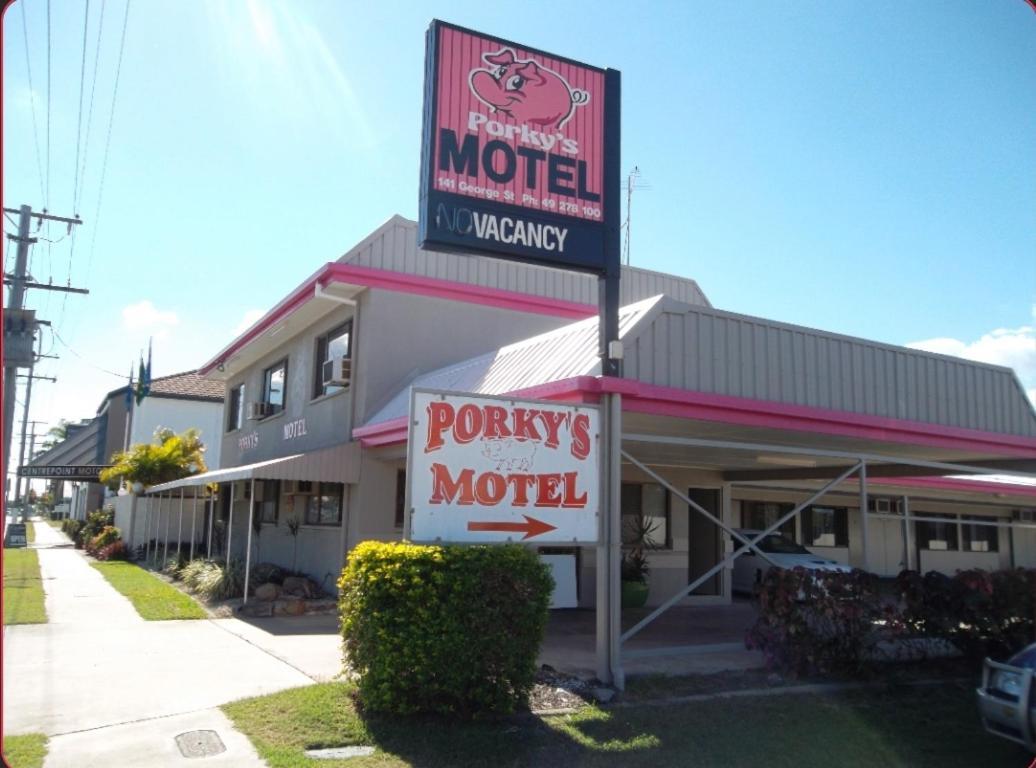 Porky'S Motel Rockhampton Exterior photo